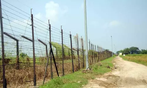 Amritsar में इंटरनेशनल बॉर्डर के 500 मीटर के अंदर आने-जाने पर प्रशासन ने रात में रोक लगा दी Amritsar में इंटरनेशनल बॉर्डर के 500 मीटर के अंदर आने-जाने पर प्रशासन ने रात में रोक लगा दी