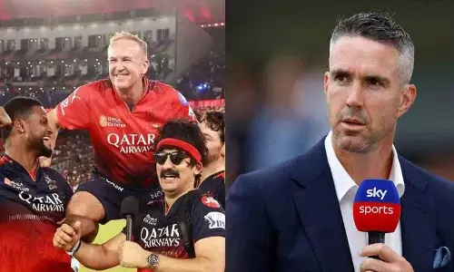 Pietersen ने इंग्लैंड को हेड कोच के तौर पर एंडी फ्लावर को वापस लाने का सुझाव दिया Pietersen ने इंग्लैंड को हेड कोच के तौर पर एंडी फ्लावर को वापस लाने का सुझाव दिया