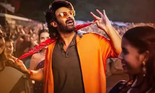 Prabhas का जलवा: तेलंगाना में आधी रात को उमड़ा फैंस का हुजूम