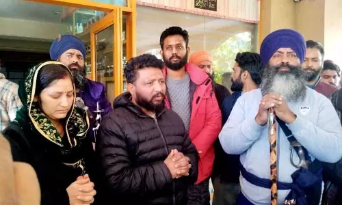 छात्र की मौत, दलित समूहों ने Dharamshala में विरोध प्रदर्शन किया, जल्द न्याय की मांग की छात्र की मौत, दलित समूहों ने Dharamshala में विरोध प्रदर्शन किया, जल्द न्याय की मांग की