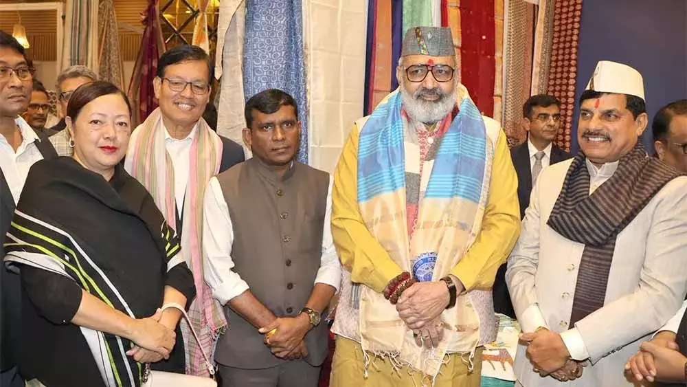 Salhotuonuo ने नागालैंड के कारीगरों के लिए टेक्सटाइल निवेश का आग्रह किया Salhotuonuo ने नागालैंड के कारीगरों के लिए टेक्सटाइल निवेश का आग्रह किया