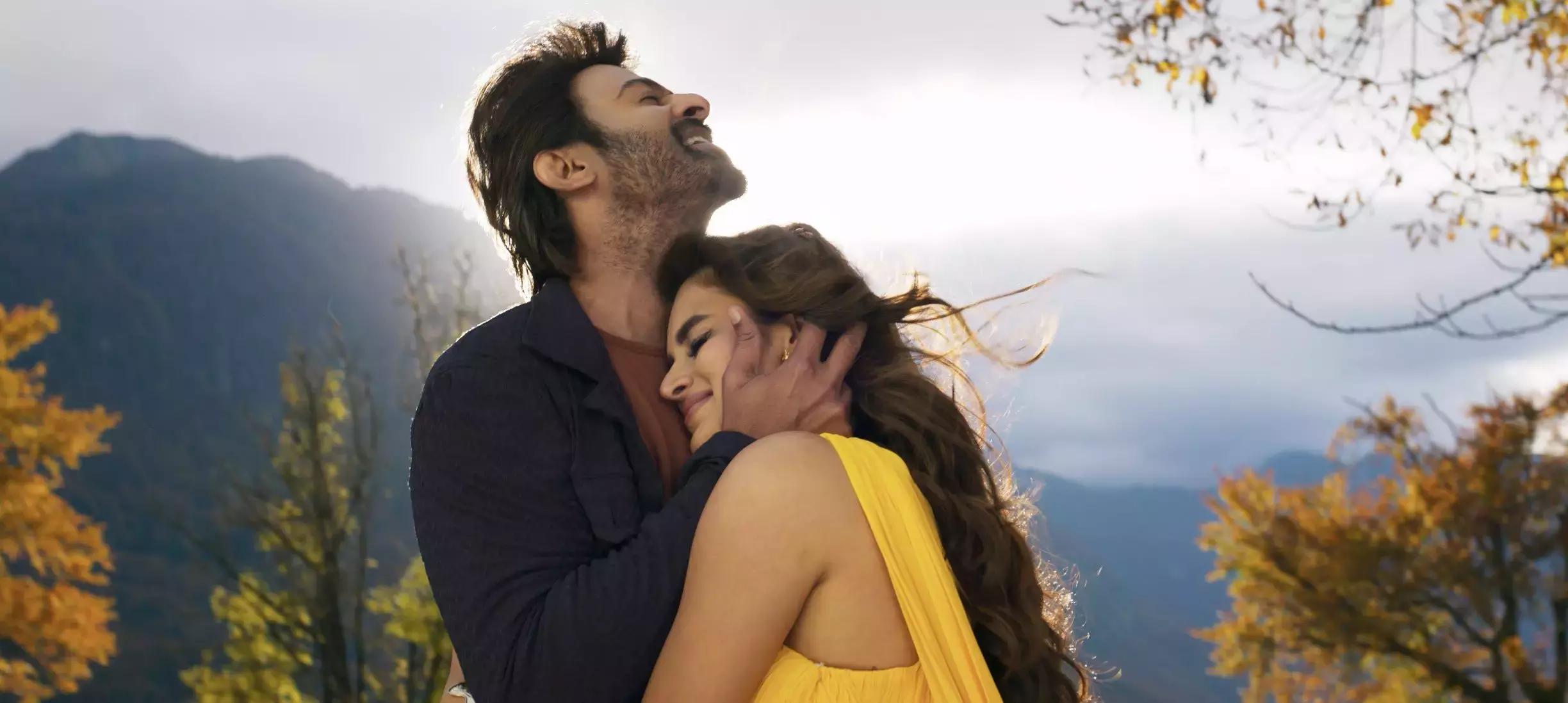 Entertainment: राजा साब प्रीमियर में देरी को लेकर सोशल मीडिया पर हंगामा मच गया