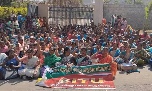 Mid-day मील वर्कर्स ने कांग्रेस सरकार से आठ महीने से बकाया सैलरी और बिल देने की मांग की