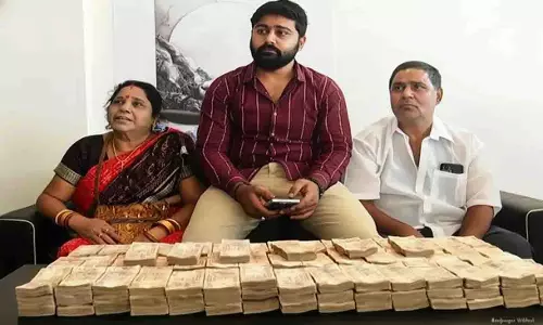 Odisha: कैसे एक पिता के छोटे-छोटे नोट बड़े बर्थडे गिफ्ट में बदल गए Odisha: कैसे एक पिता के छोटे-छोटे नोट बड़े बर्थडे गिफ्ट में बदल गए