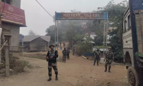 Manipur: फ्यूल स्टेशन के पास बम फेंकने की घटना, सभी सुरक्षित Manipur: फ्यूल स्टेशन के पास बम फेंकने की घटना, सभी सुरक्षित