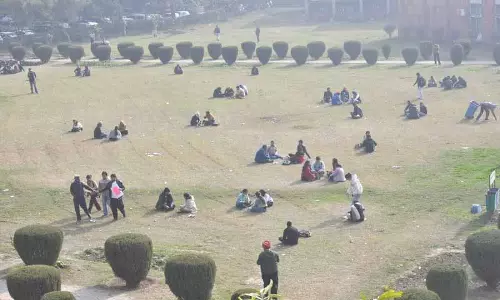 Chandigarh: ट्राइसिटी में दिन में धूप खिलने से पारा सामान्य हुआ Chandigarh: ट्राइसिटी में दिन में धूप खिलने से पारा सामान्य हुआ
