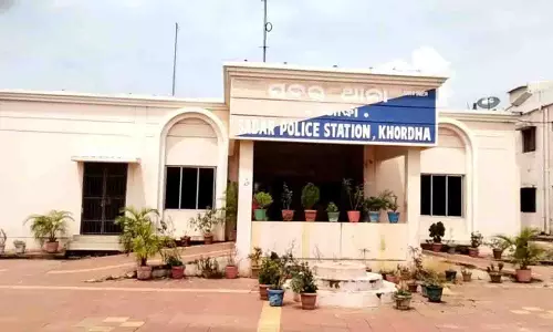 ओडिशा के खोरधा में NH-16 पर हिट-एंड-रन में दो युवकों की जान चली गई ओडिशा के खोरधा में NH-16 पर हिट-एंड-रन में दो युवकों की जान चली गई