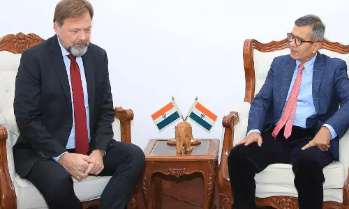 German Ambassador ने रक्षा सचिव से द्विपक्षीय सुरक्षा पर चर्चा की German Ambassador ने रक्षा सचिव से द्विपक्षीय सुरक्षा पर चर्चा की