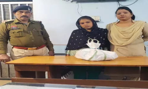 Raipur Breaking: बंधवापारा इलाके में गांजा बेचने वाली महिला तस्कर गिरफ्तार Raipur Breaking: बंधवापारा इलाके में गांजा बेचने वाली महिला तस्कर गिरफ्तार