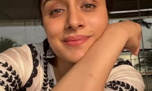Shraddha का मस्तीभरा पोस्ट, धूप न पसंद करने वालों के लिए ब्लॉक का इशारा Shraddha का मस्तीभरा पोस्ट, धूप न पसंद करने वालों के लिए ब्लॉक का इशारा