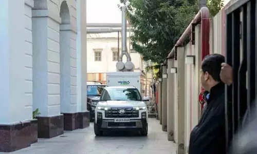 तृणमूल बनाम ED सुनवाई में हंगामे के बीच कलकत्ता हाई कोर्ट के जज बाहर चले गए तृणमूल बनाम ED सुनवाई में हंगामे के बीच कलकत्ता हाई कोर्ट के जज बाहर चले गए