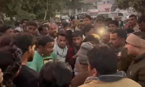BREAKING: नौगांव में निर्माणाधीन गेट गिरने से बड़ा हादसा, एक मजदूर की मौत, तीन घायल