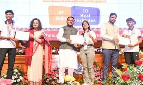 रोज़गार और उद्योग विकास के लिए CM ने बताया स्किलिंग की अहमियत रोज़गार और उद्योग विकास के लिए CM ने बताया स्किलिंग की अहमियत
