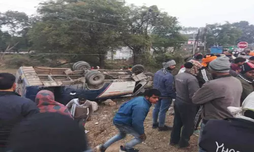 डबरा में बड़ा सड़क हादसा: ग्वालियर-शुक्लहारी बस में पलटी, 20 यात्री घायल, 11 गंभीर