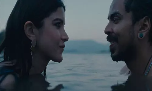 आदर्श गौरव, शनाया कपूर की तू या मैं का Teaser देखें