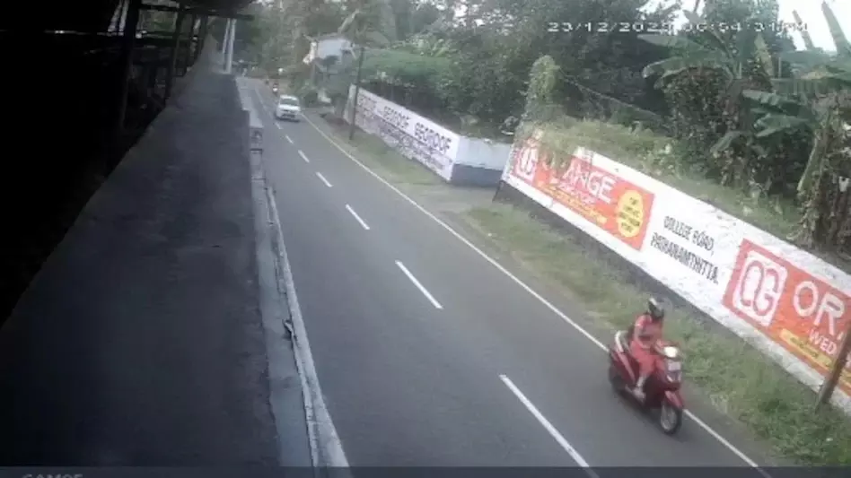 गर्लफ्रेंड के सामने हीरो बनने एक्सीडेंट किया, CCTV की मदद से पकड़ाया युवक गर्लफ्रेंड के सामने हीरो बनने एक्सीडेंट किया, CCTV की मदद से पकड़ाया युवक