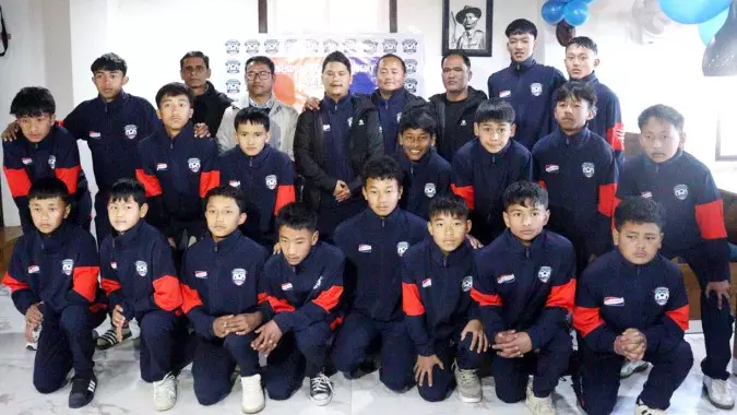 Sikkim: लोकेंद्र फुटबॉल अकादमी शिलांग में इंटरनेशनल यूथ टूर्नामेंट में सिक्किम का प्रतिनिधित्व करेगी Sikkim: लोकेंद्र फुटबॉल अकादमी शिलांग में इंटरनेशनल यूथ टूर्नामेंट में सिक्किम का प्रतिनिधित्व करेगी