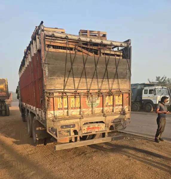 चेकपोस्ट में 63 वाहनों पर हुई चालानी कार्रवाई, एक्शन में परिवहन विभाग चेकपोस्ट में 63 वाहनों पर हुई चालानी कार्रवाई, एक्शन में परिवहन विभाग