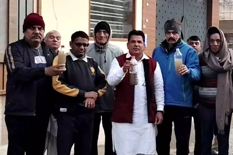 Rohtak, Jhajjar के लोगों ने गंदे पानी की सप्लाई पर रोना रोया Rohtak, Jhajjar के लोगों ने गंदे पानी की सप्लाई पर रोना रोया