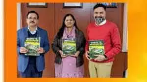 Sirsa यूनिवर्सिटी ने कचरे को संसाधन में बदलने पर किताब जारी की Sirsa यूनिवर्सिटी ने कचरे को संसाधन में बदलने पर किताब जारी की