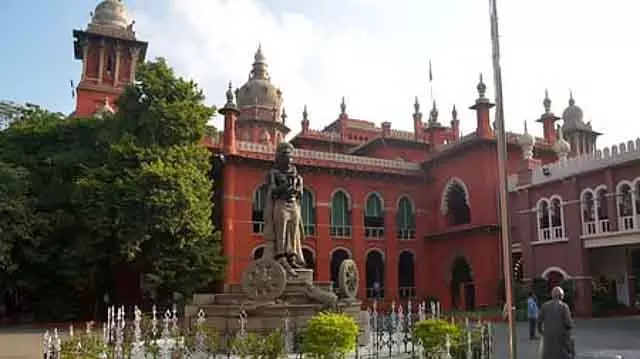K.C. Veeramani के खिलाफ केस: 1 लाख के जुर्माने के साथ खारिज K.C. Veeramani के खिलाफ केस: 1 लाख के जुर्माने के साथ खारिज
