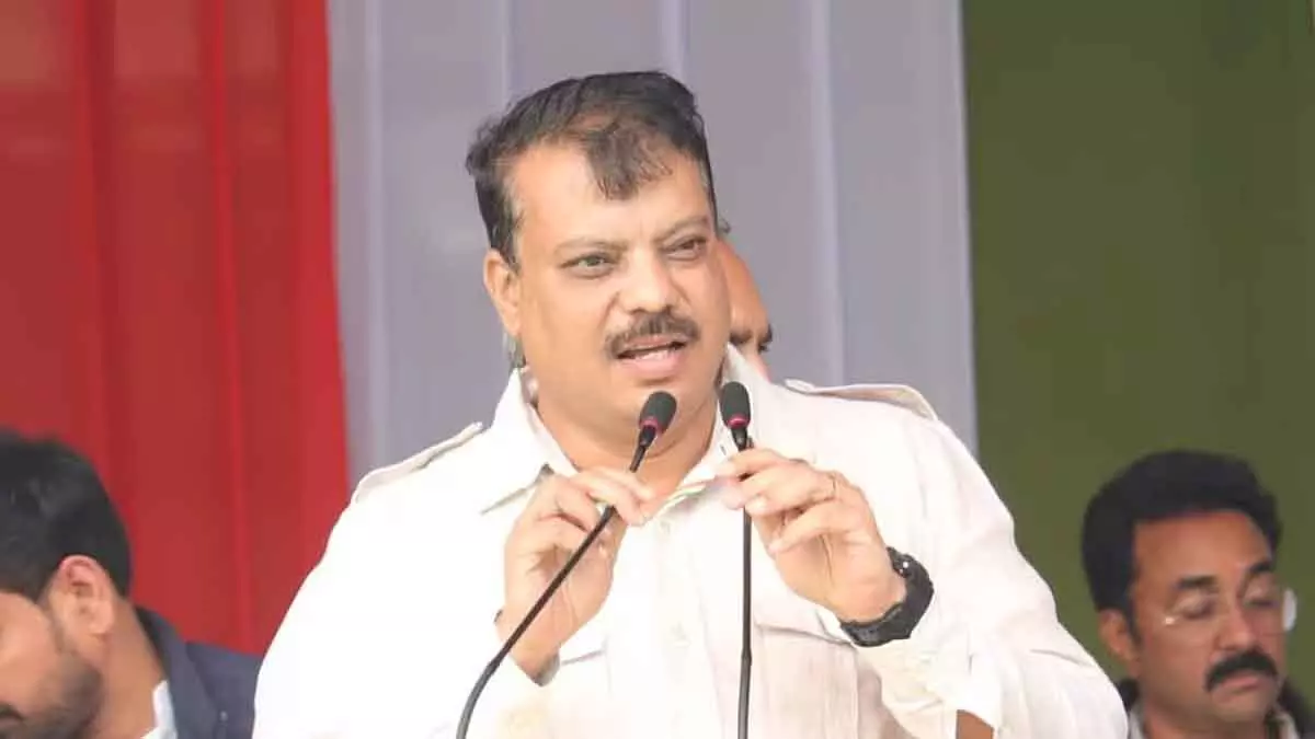 LoP उमंग सिंघार ने जिम्मेदार लोगों के खिलाफ FIR और प्रभावित परिवारों को ₹1 करोड़ देने की मांग की LoP उमंग सिंघार ने जिम्मेदार लोगों के खिलाफ FIR और प्रभावित परिवारों को ₹1 करोड़ देने की मांग की