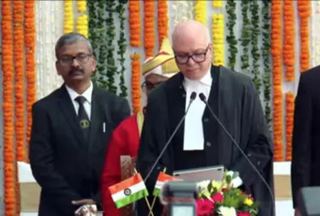 जस्टिस एमएस सौनक बने झारखंड हाईकोर्ट के 18वें चीफ जस्टिस, राज्यपाल ने दिलाई शपथ जस्टिस एमएस सौनक बने झारखंड हाईकोर्ट के 18वें चीफ जस्टिस, राज्यपाल ने दिलाई शपथ