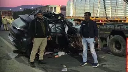भीषण सड़क हादसा, पूर्व गृह मंत्री की बेटी समेत तीन की मौत भीषण सड़क हादसा, पूर्व गृह मंत्री की बेटी समेत तीन की मौत