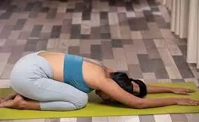 Yoga Tips: माइग्रेन और बार-बार होने वाले सिरदर्द को कम करने के लिए योग Yoga Tips: माइग्रेन और बार-बार होने वाले सिरदर्द को कम करने के लिए योग