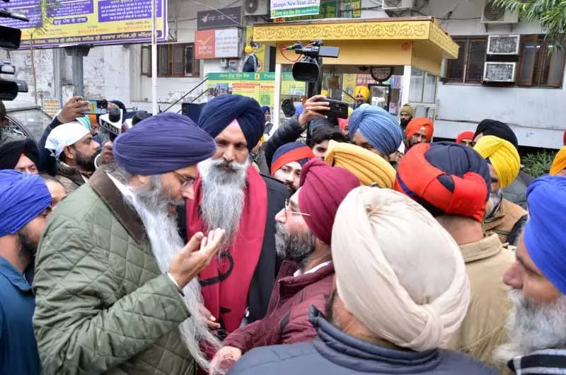 Akali Dal से अलग हुए धड़े ने लापता सरूप्स मामले में ‘निष्क्रियता’ का विरोध किया Akali Dal से अलग हुए धड़े ने लापता सरूप्स मामले में ‘निष्क्रियता’ का विरोध किया