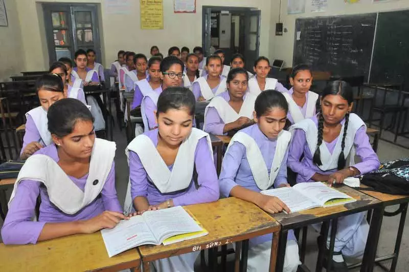 VIP टीचर्स को कुछ समय के लिए शिफ्ट किया जा रहा, बॉर्डर डिस्ट्रिक्ट के स्टूडेंट्स को परेशानी हो रही VIP टीचर्स को कुछ समय के लिए शिफ्ट किया जा रहा, बॉर्डर डिस्ट्रिक्ट के स्टूडेंट्स को परेशानी हो रही