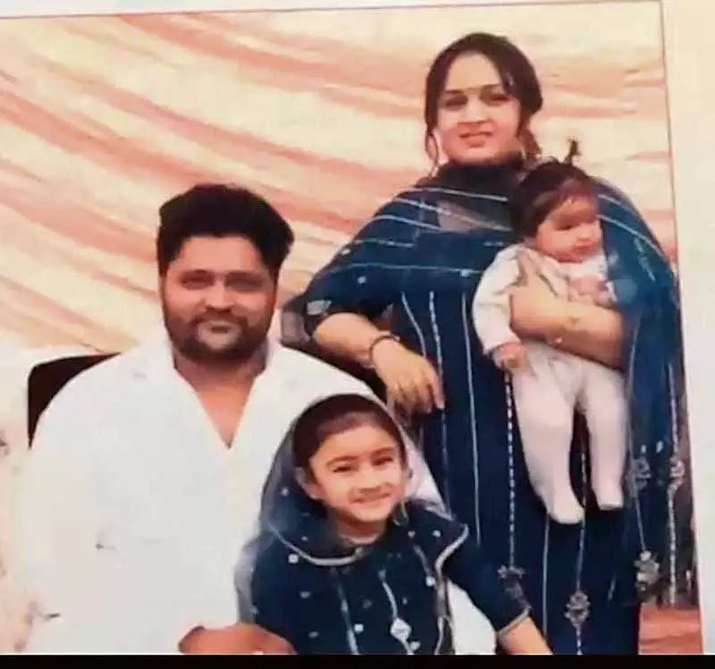Ferozepur में एक ही परिवार के 4 लोग मृत मिले, हत्या-आत्महत्या का शक Ferozepur में एक ही परिवार के 4 लोग मृत मिले, हत्या-आत्महत्या का शक