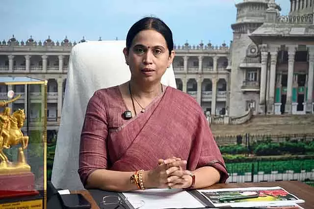 स्कूल और कॉलेजों में सोशल मीडिया के बारे में जागरूकता पैदा करें: Minister ने पुलिस को सलाह दी स्कूल और कॉलेजों में सोशल मीडिया के बारे में जागरूकता पैदा करें: Minister ने पुलिस को सलाह दी
