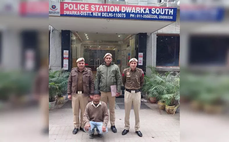 नेट बैंकिंग का दुरुपयोग...मालिक से 3.25 लाख रुपए की धोखाधड़ी करने वाला युवक गिरफ्तार नेट बैंकिंग का दुरुपयोग...मालिक से 3.25 लाख रुपए की धोखाधड़ी करने वाला युवक गिरफ्तार