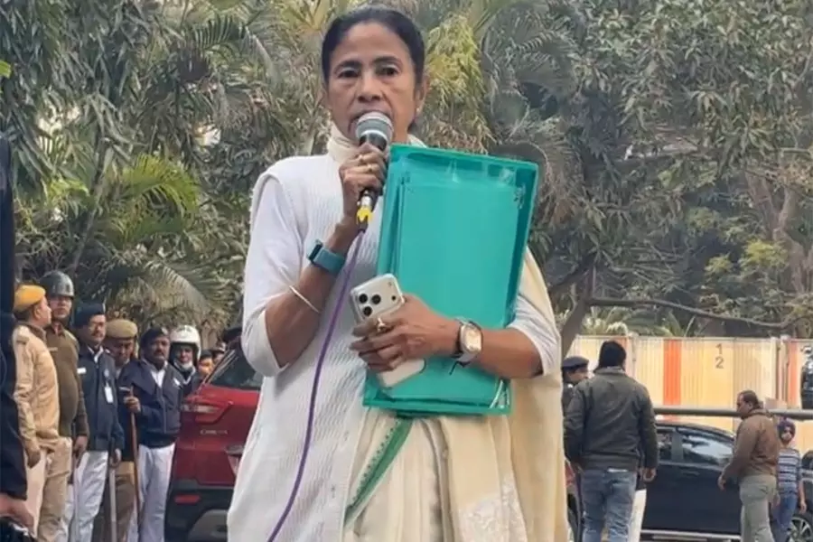 ED–I-PAC रेड मामले में, कलकत्ता HC में आज तीन समानांतर सुनवाई ED–I-PAC रेड मामले में, कलकत्ता HC में आज तीन समानांतर सुनवाई
