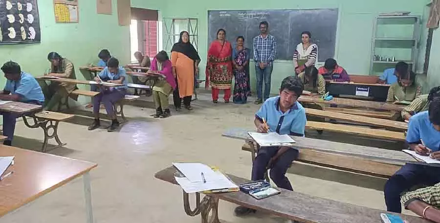 कम नंबर लाने वाले बच्चों पर नज़र रखें: DDPI अल्मास फरवीन ताज कम नंबर लाने वाले बच्चों पर नज़र रखें: DDPI अल्मास फरवीन ताज