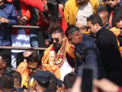 Sanjay Dutt ने काठमांडू के पशुपतिनाथ मंदिर में पूजा-अर्चना की Sanjay Dutt ने काठमांडू के पशुपतिनाथ मंदिर में पूजा-अर्चना की