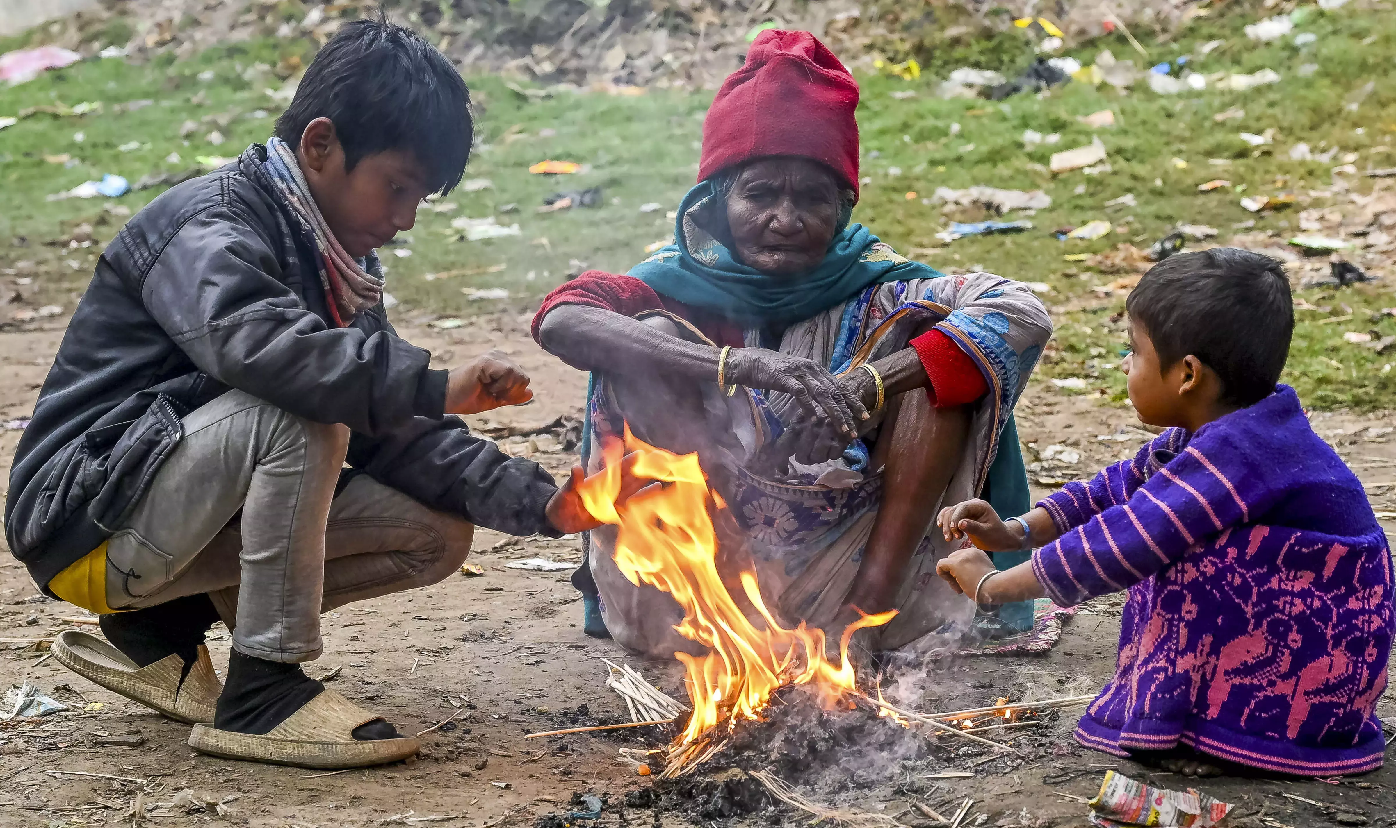 Telangana में तेज़ शीतलहर जारी कोहिर में 6.6°C तापमान दर्ज किया Telangana में तेज़ शीतलहर जारी कोहिर में 6.6°C तापमान दर्ज किया