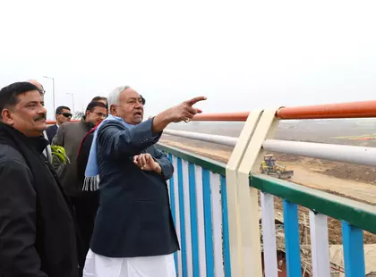 CM नीतीश ने पटना में जेपी गंगा पथ के सौंदर्यीकरण कार्य की समीक्षा की CM नीतीश ने पटना में जेपी गंगा पथ के सौंदर्यीकरण कार्य की समीक्षा की