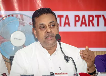 BJP ने ईडी की छापेमारी में बाधा डालने को लेकर ममता बनर्जी पर निशाना साधा BJP ने ईडी की छापेमारी में बाधा डालने को लेकर ममता बनर्जी पर निशाना साधा