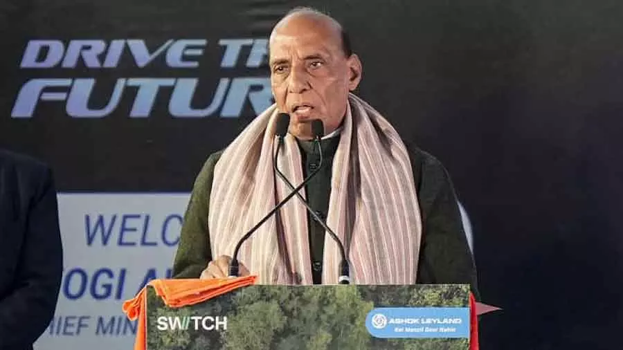 उत्तर प्रदेश डिफेंस कॉरिडोर नोड्स में 34,000 करोड़ से ज़्यादा का निवेश हुआ: Rajnath Singh उत्तर प्रदेश डिफेंस कॉरिडोर नोड्स में 34,000 करोड़ से ज़्यादा का निवेश हुआ: Rajnath Singh