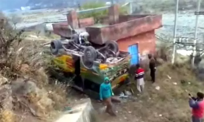 POONCH: दुर्घटना में 10 घायल POONCH: दुर्घटना में 10 घायल