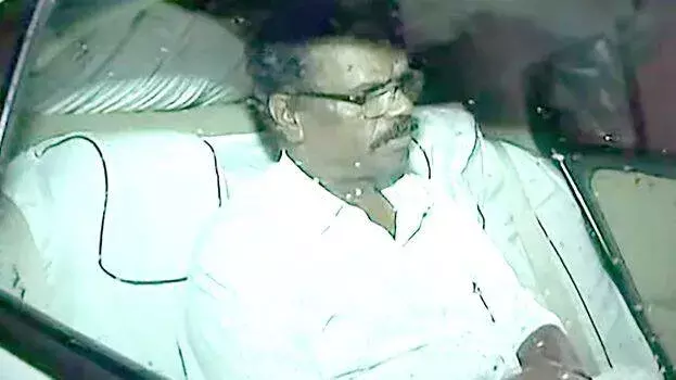 Kerala: भ्रष्टाचार में फंसे; मलयाली ED डिप्टी डायरेक्टर को हटाया गया Kerala: भ्रष्टाचार में फंसे; मलयाली ED डिप्टी डायरेक्टर को हटाया गया