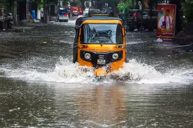 Tamil Nadu में 3 दिनों तक भारी बारिश जारी रहेगी Tamil Nadu में 3 दिनों तक भारी बारिश जारी रहेगी