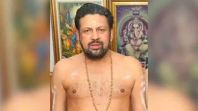 सबरीमाला सोना चोरी मामला: SIT ने जांच की, मुख्य पुजारी गिरफ्तार सबरीमाला सोना चोरी मामला: SIT ने जांच की, मुख्य पुजारी गिरफ्तार