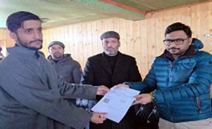 DDC Kupwara ने एचएसएस लालपोरा में ब्लॉक दिवस की अध्यक्षता की DDC Kupwara ने एचएसएस लालपोरा में ब्लॉक दिवस की अध्यक्षता की