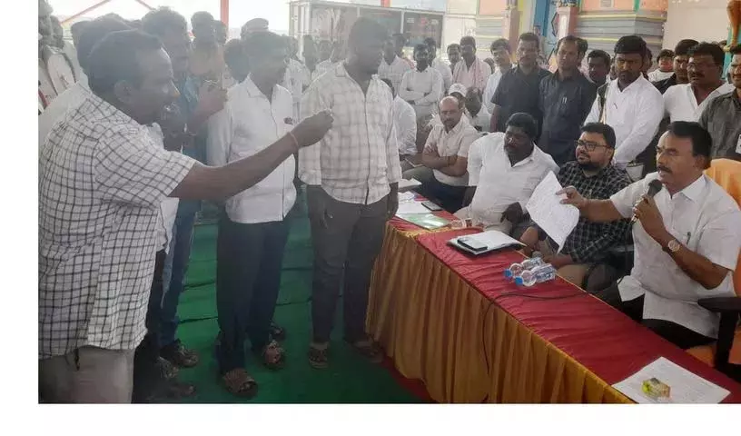 मंत्री और कांग्रेस नेताओं पर Kollapoor में ग्रामीणों पर अत्याचार का आरोप मंत्री और कांग्रेस नेताओं पर Kollapoor में ग्रामीणों पर अत्याचार का आरोप