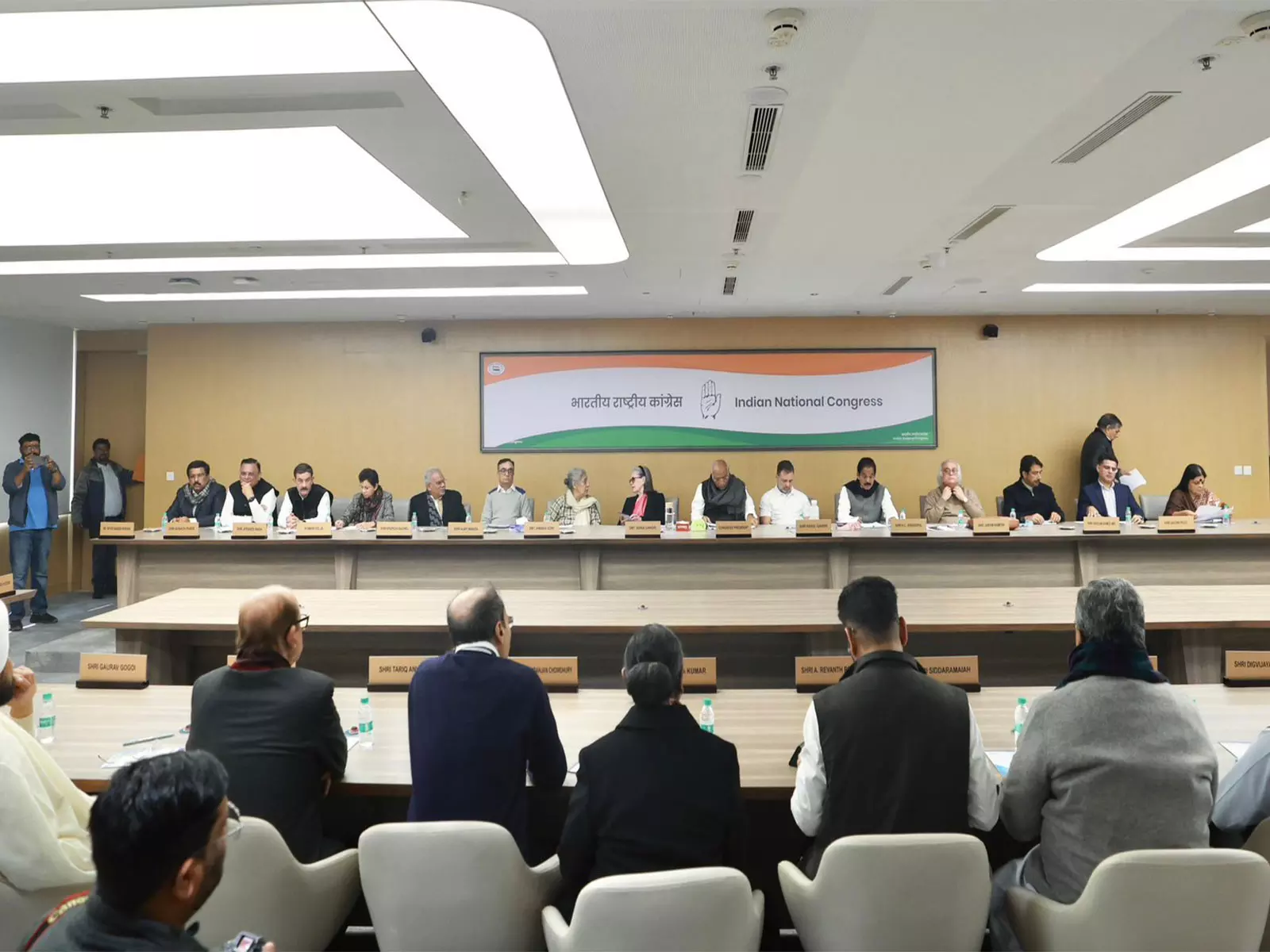 कांग्रेस ने कई राज्यों में विधानसभा चुनावों के लिए AICC के वरिष्ठ पर्यवेक्षकों की नियुक्ति की कांग्रेस ने कई राज्यों में विधानसभा चुनावों के लिए AICC के वरिष्ठ पर्यवेक्षकों की नियुक्ति की