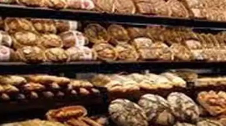 पाकिस्तानियों को bread and bakery आइटम की कमी क्यों हो रही है? पाकिस्तानियों को bread and bakery आइटम की कमी क्यों हो रही है?