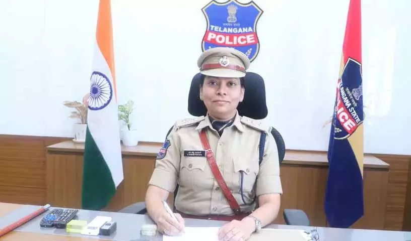 Rashmi Perumal ने सिद्दीपेट पुलिस कमिश्नर का पदभार संभाला Rashmi Perumal ने सिद्दीपेट पुलिस कमिश्नर का पदभार संभाला